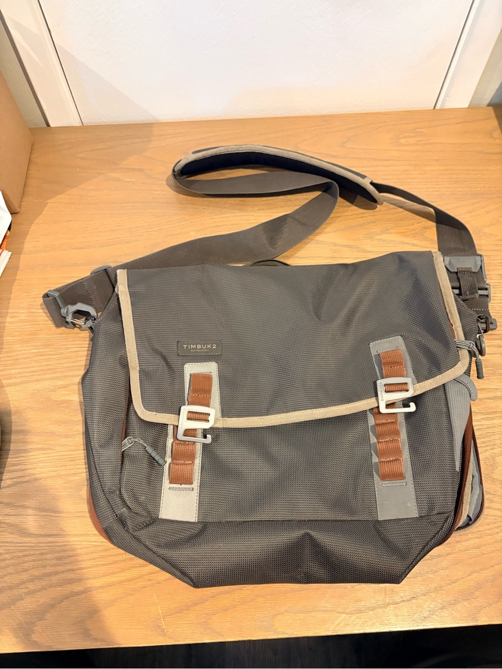 Timbuk2 Command Messenger Bag Carbon & Molasses - size Medium